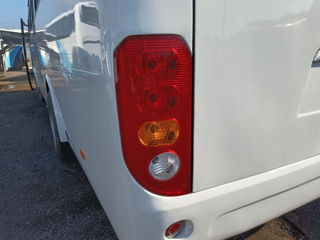 Autobus passeggeri usato Yutong ZK6102D del 2020, 57 posti, configurazione 2+3, una porta, guida a destra, autobus di lusso