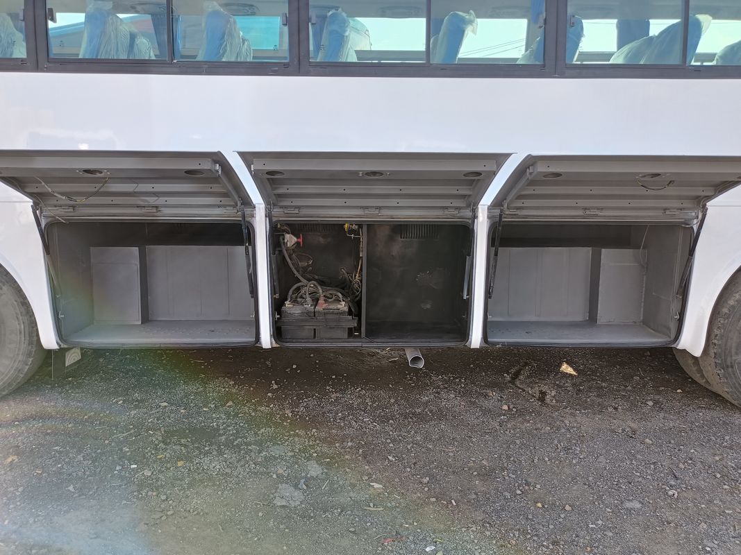 Autobus passeggeri usato Yutong ZK6102D del 2020, 57 posti, configurazione 2+3, una porta, guida a destra, autobus di lusso