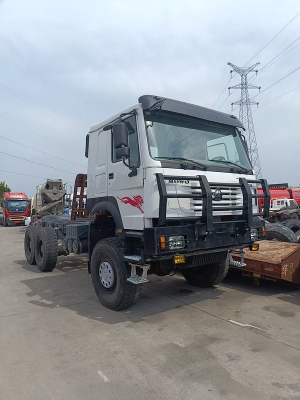Heavy duty semi-trailer tractor HOWO 6*4 drive mode 440HP Weichai Euro6 for use in Africa