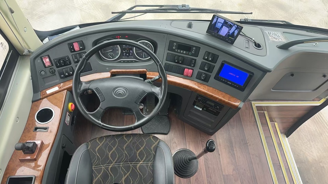 Autobus usato Yutong 50 posti Weichai Tour Diesel Aeroporto Chiesa Commuter Scuola Interurban Intercity Bus