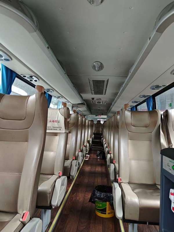 Autobus usato Yutong Autobus 55 posti ZK6122 Chiesa di seconda mano Intercity Aeroporto Scuola Commuter Autobus interurbani Motore Weichai