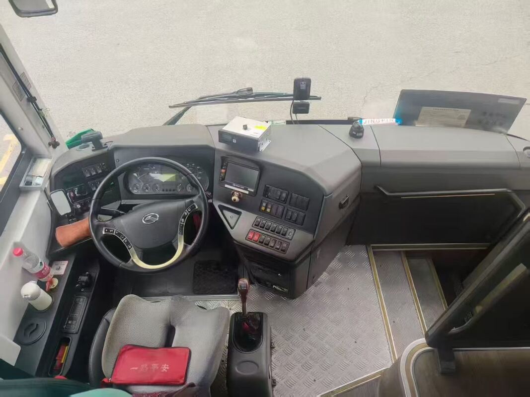 Autobus Kinglong Diesel da 50 posti Ghana Congo con motore Weichai, per tour e collegamenti interurbani, guida a destra/sinistra