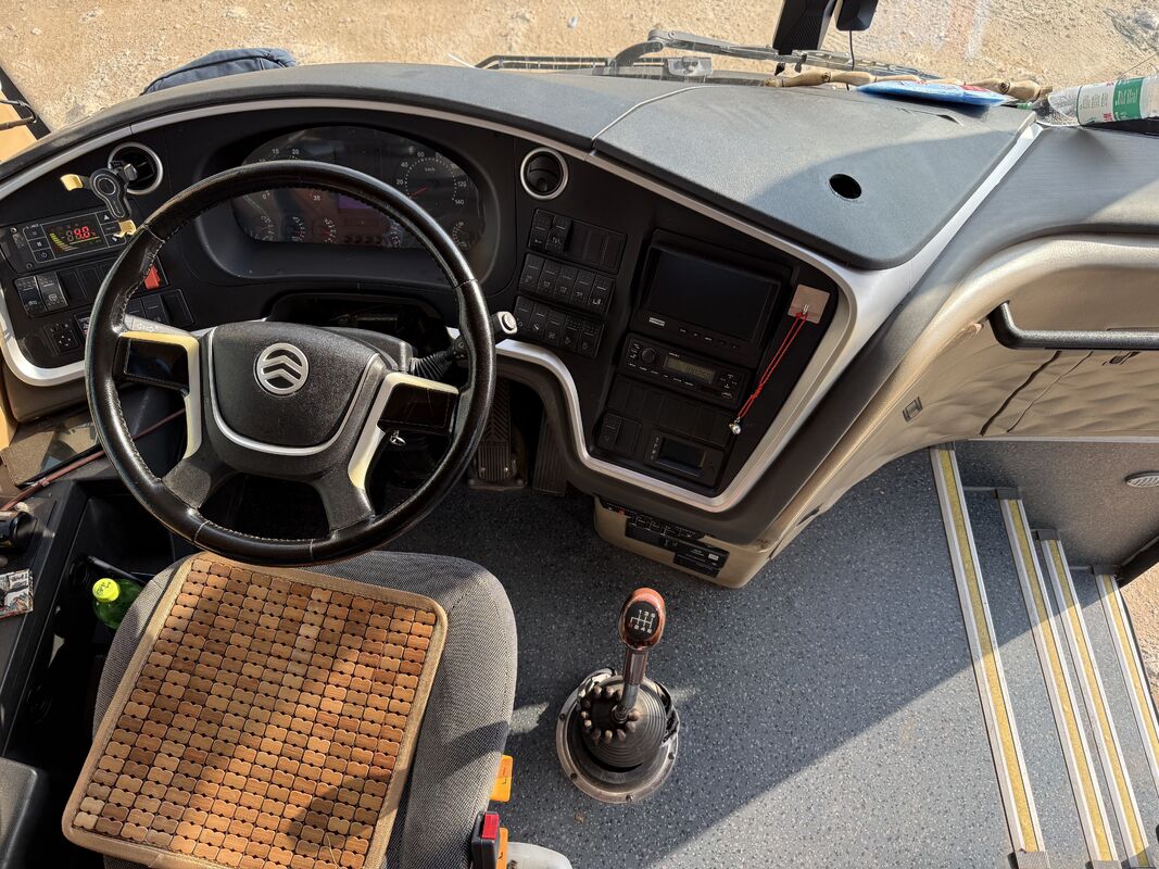 Autobus Kinglong Diesel Usato 50 Posti Lusso Sospensioni a Balestra Motore Weichai, Autobus per Tour Scolastici e Trasporto Pendolari