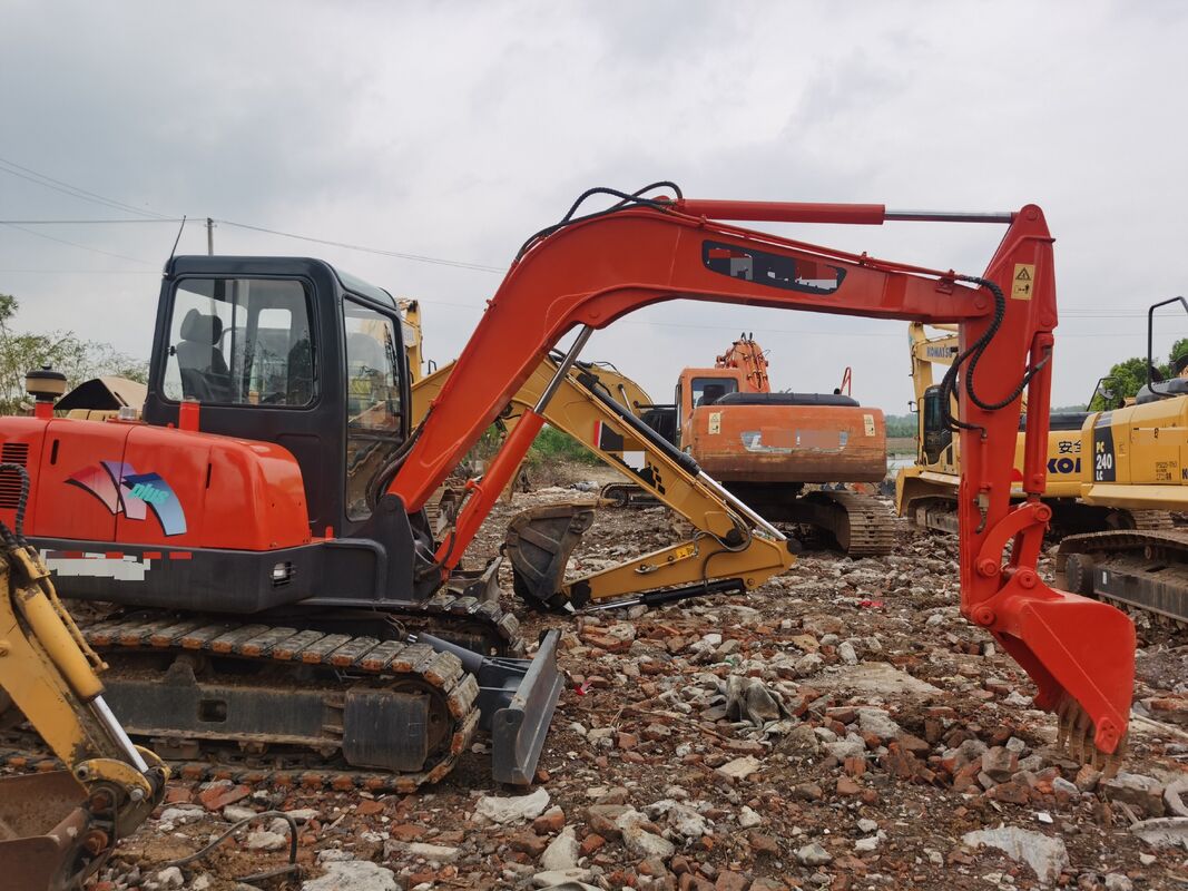 Escavatore usato marca cinese in ottime condizioni capacità 5.4T potenza nominale 0.18 36.2kW per costruzioni