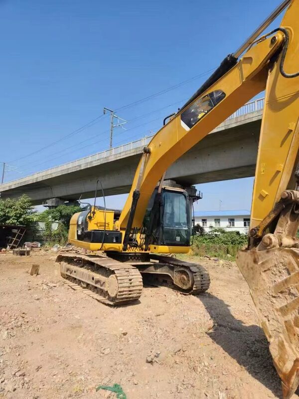 Used tracked Excavator Chinese brand 21.69T in excellent condition  capacity 1m³ rated power 104kW for construction