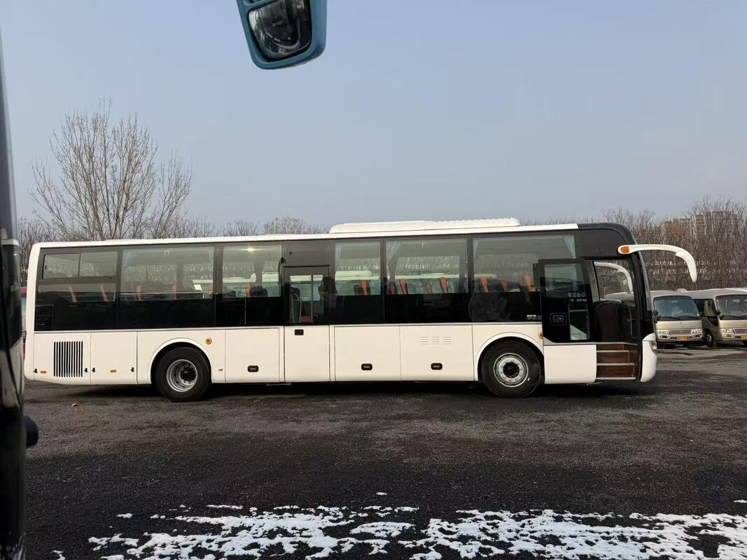 Autobus turistico usato Yutong Zk6121 Yuchai 330cv Sospensioni a balestra 67 posti Lux Transport con aria condizionata