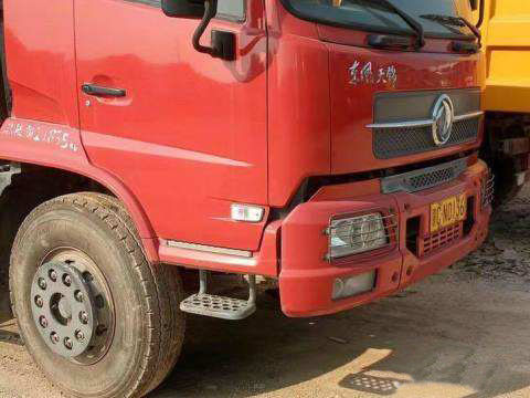 20 tipo interasse del combustibile diesel di modo dell'azionamento del camion 4x2 della seconda mano di tonnellata di 5000mm