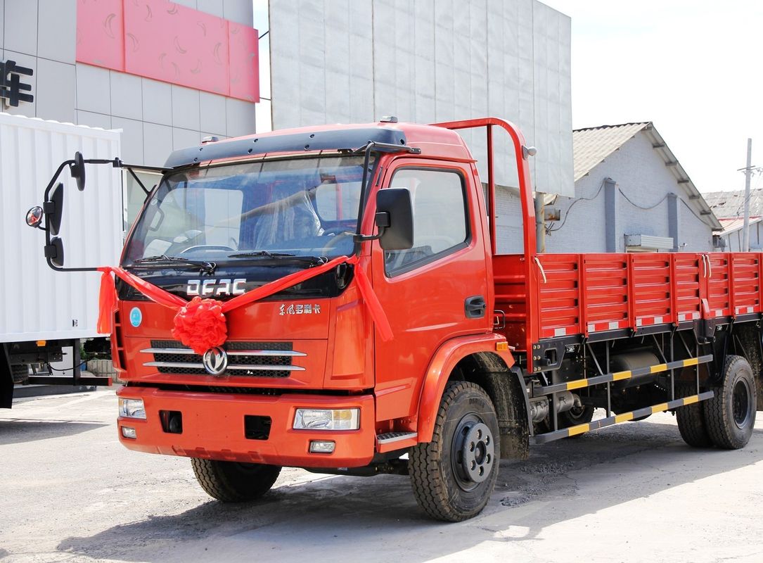 Dongfeng Duolika ha utilizzato l'autocarro con cassone ribaltabile 2014 anni fatti con il modo dell'azionamento 4×2 ed il motore della JM