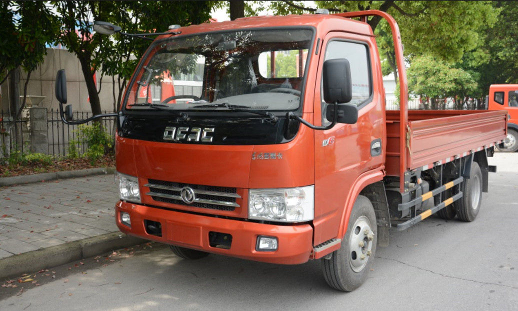 Dongfeng Duolika ha utilizzato l'autocarro con cassone ribaltabile 2014 anni fatti con il modo dell'azionamento 4×2 ed il motore della JM