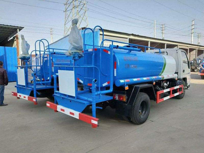 Dongfeng ha usato la capacità del carro armato 10000L della petroliera 7350×2470×2710mm con il motore diesel rosso