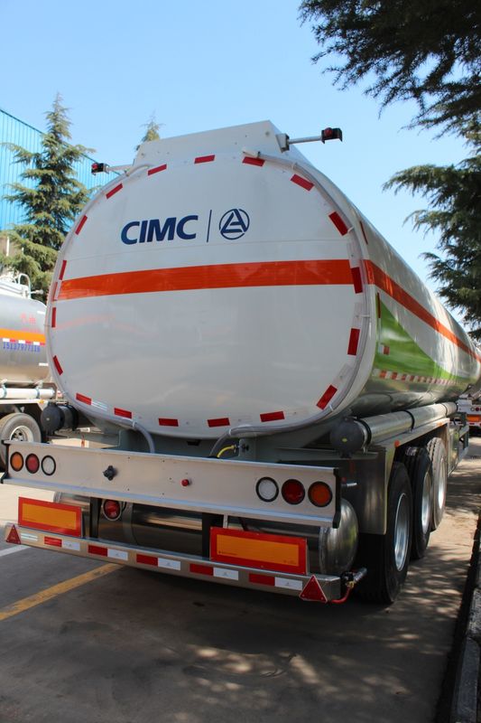 marca dei rimorchi LINGYU dell'autocisterna usata 45000L dell'acciaio inossidabile per il trasporto dell'olio