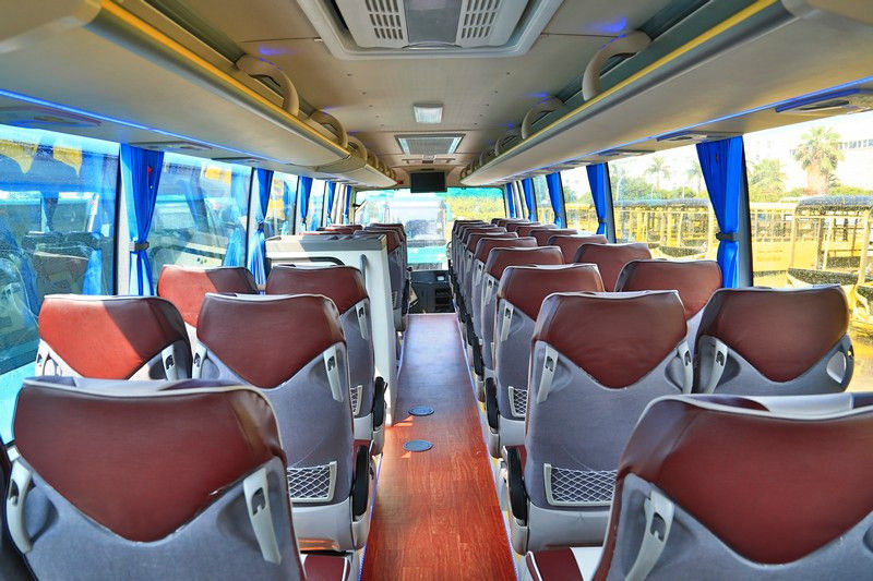Norma diesel dell'euro III di marca dorata del drago del bus della vettura usata 47 sedili 2012 anni