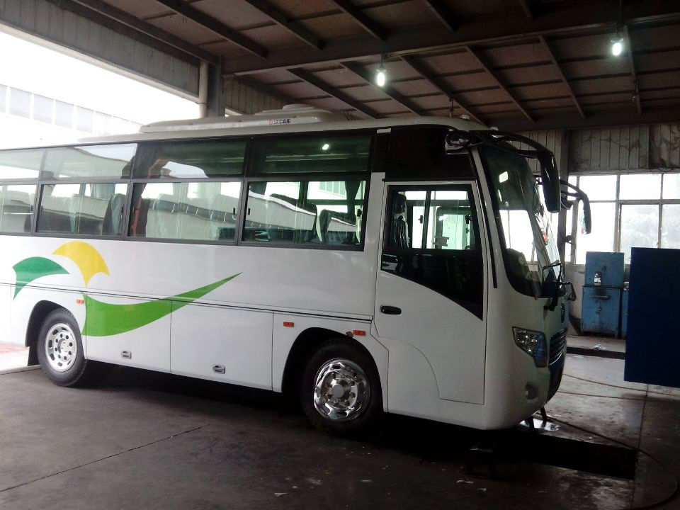 Stile bianco del mezzo del motore di Yuchai di 2013 di ANNO della vettura usato Dongfeng sedili del bus 24-35