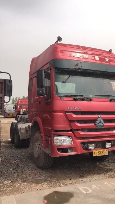marca di Sinotruck HOWO del camion del trattore usata modo dell'azionamento 6x4 con 3 Seat