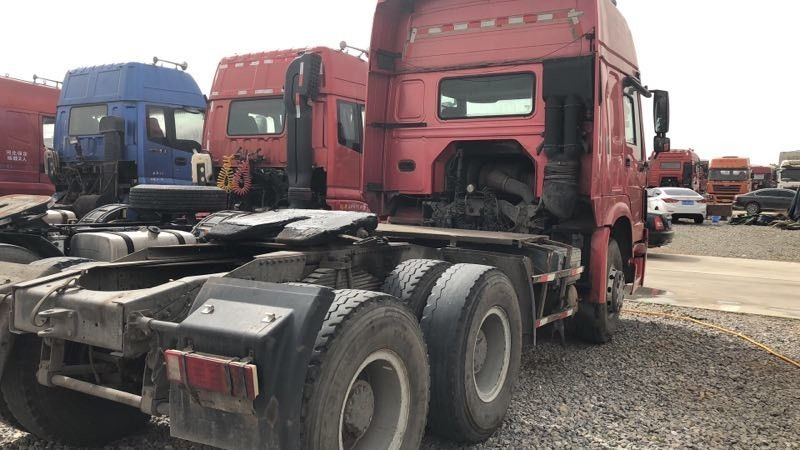 marca di Sinotruck HOWO del camion del trattore usata modo dell'azionamento 6x4 con 3 Seat
