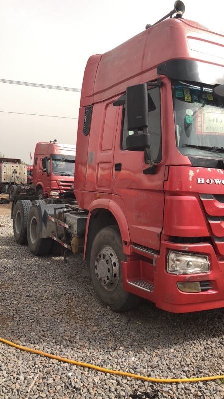 marca di Sinotruck HOWO del camion del trattore usata modo dell'azionamento 6x4 con 3 Seat