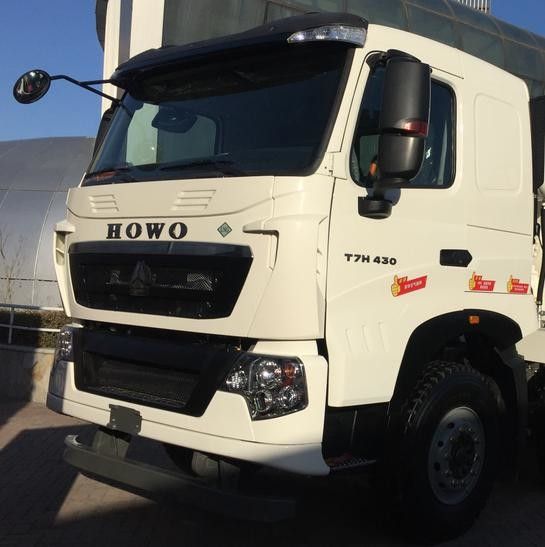 380HP HOWO A7 ha usato il tipo di sollevamento la capacità della facciata frontale dell'autocarro con cassone ribaltabile dell'autocisterna del combustibile di 300L
