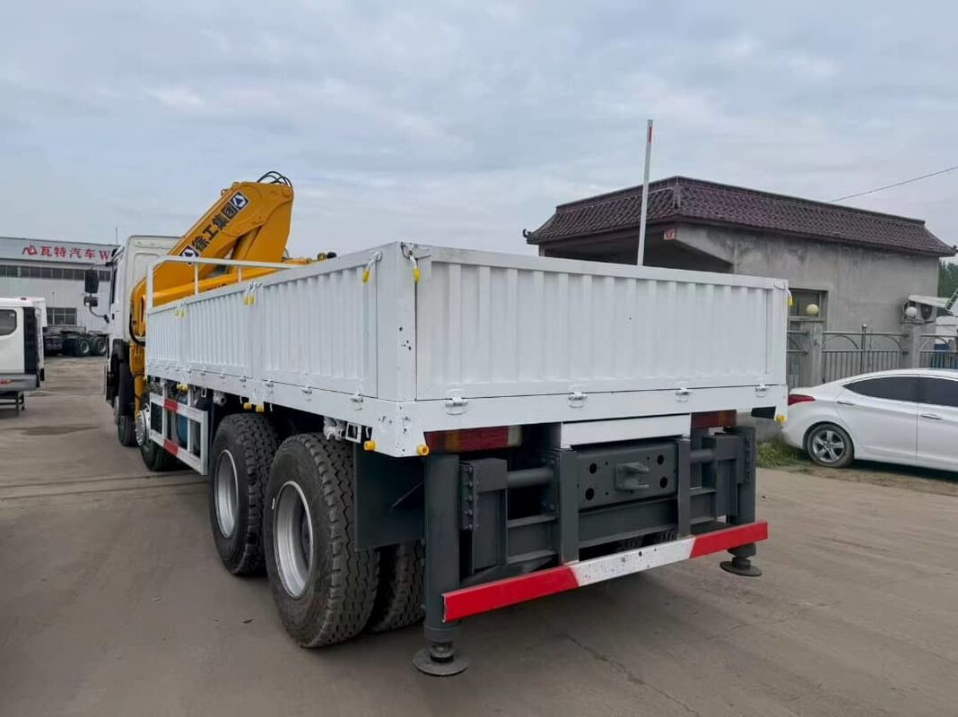 Sinotruk HOWO Chassis 14 Ton XCMG Truck Mounted Crane, Hydraulic Telescopic Boom Lorry Crane for Lifting & Cargo Transport