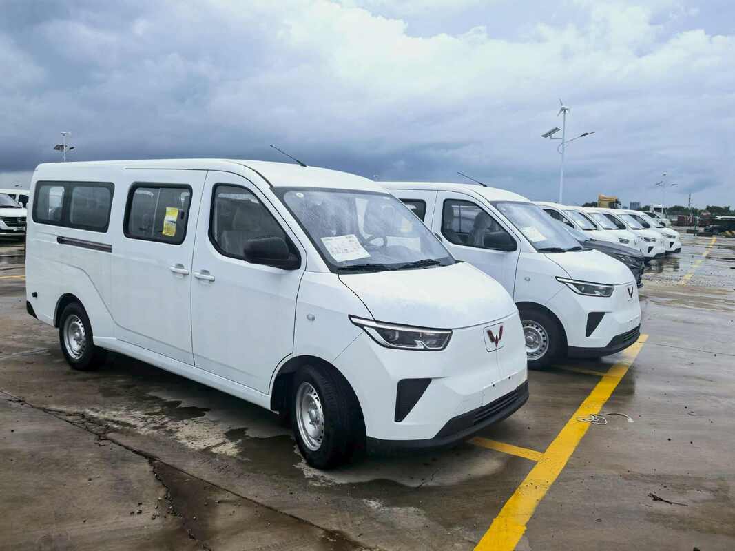 Wuling Yangguang EV, minibus elettrico, furgone passeggeri elettrico a 9 posti, bus navetta elettrico puro, autobus elettrico leggero, microbus elettrico LHD