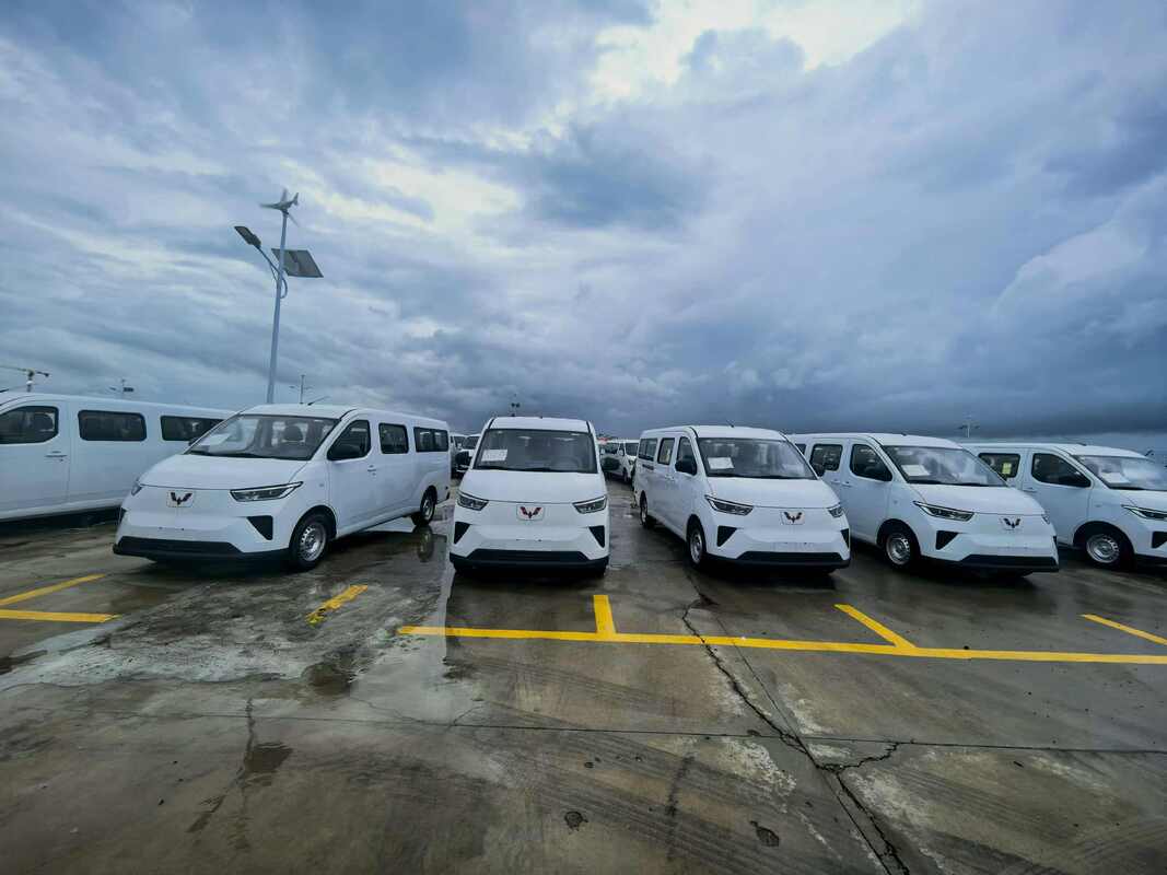 Wuling Yangguang EV, minibus elettrico, furgone passeggeri elettrico a 9 posti, bus navetta elettrico puro, autobus elettrico leggero, microbus elettrico LHD