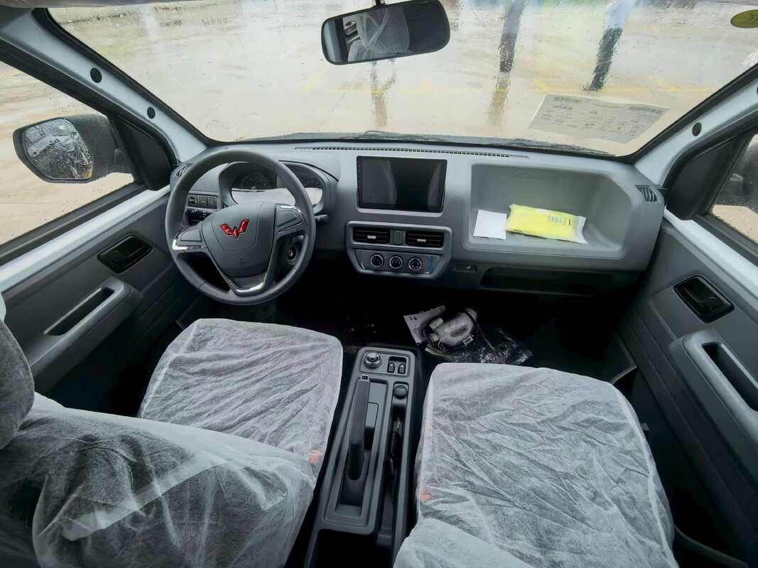 Wuling Yangguang EV, minibus elettrico, furgone passeggeri elettrico a 9 posti, bus navetta elettrico puro, autobus elettrico leggero, microbus elettrico LHD