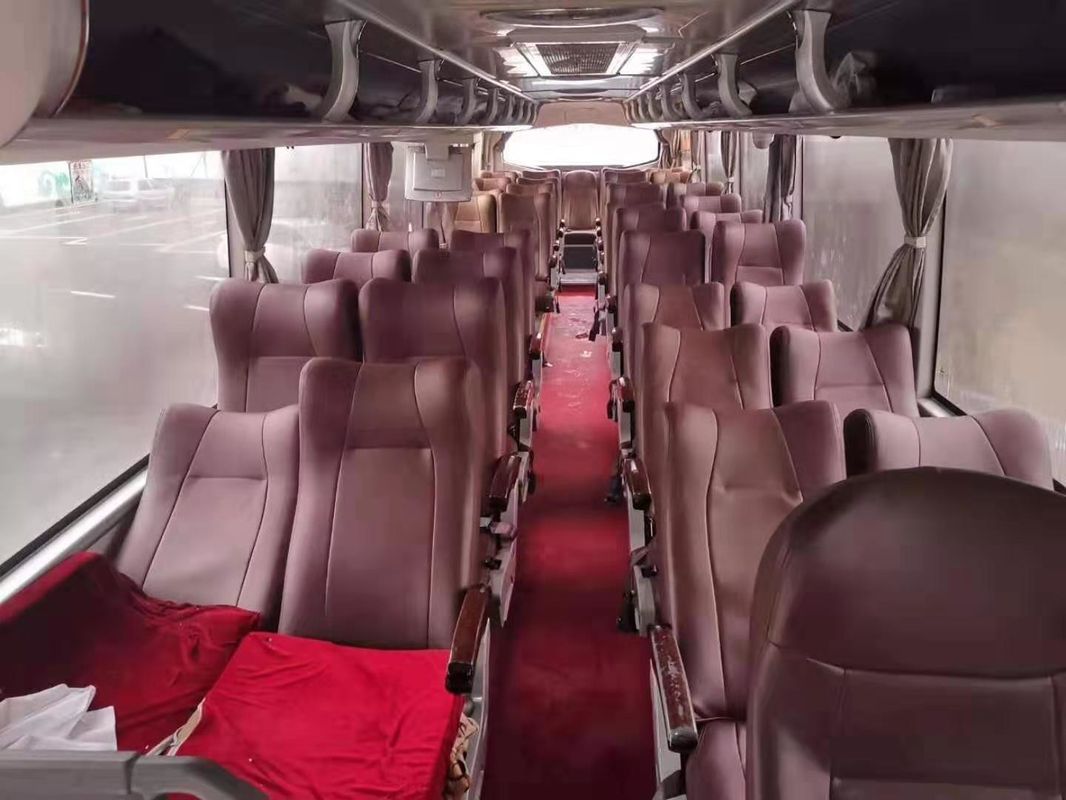 L'euro quattro sedili dell'emissione 49 ha utilizzato il sottobicchiere della seconda mano di strato dei bus uno e mezzo di Yutong con A/C