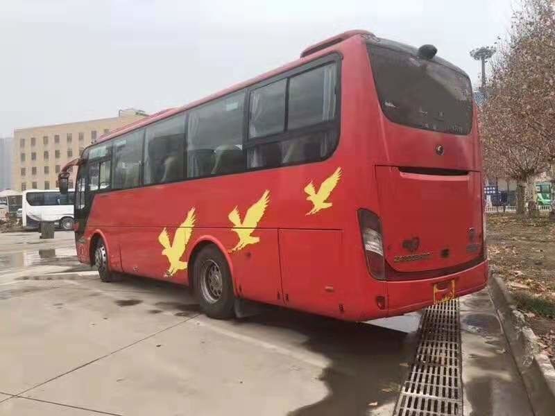 Nuovo bus del passeggero utilizzato di marca di Yutong di arrivo rosso una trasmissione manuale da 2013 anni