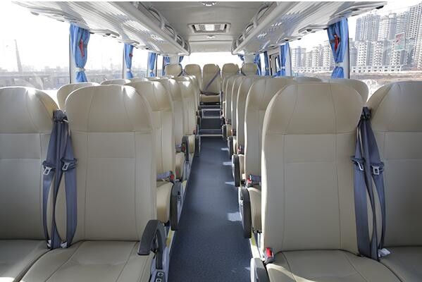 Il bus della vettura utilizzato CA di 2010 sedili di anno 38, giro ha utilizzato i bus di lusso con la gomma 6