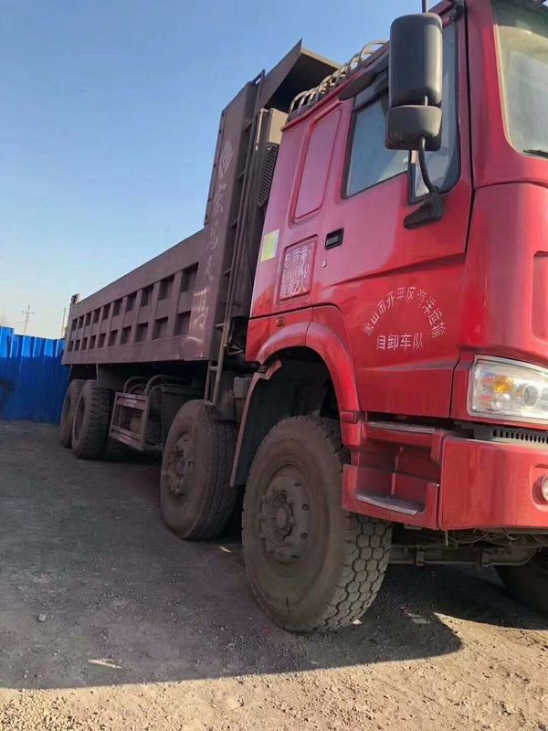 Howo 8x4 ha utilizzato la ruota dell'autocarro con cassone ribaltabile 12 30-40 tonnellate con Nizza non guardando danno