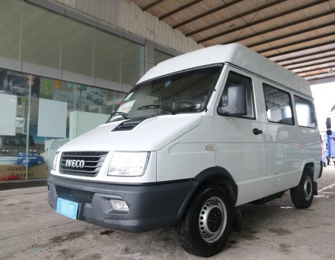 Minibus bianco usato e nuovo 6 posti 129 CV Diesel anno 2013-2018