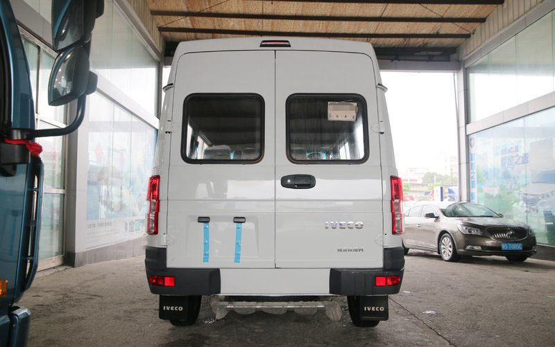 Minibus bianco usato e nuovo 6 posti 129 CV Diesel anno 2013-2018