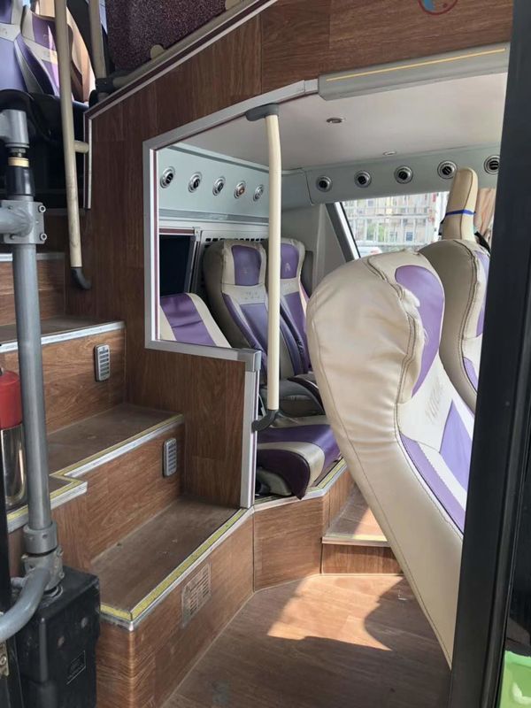 2012 anni Yutong hanno utilizzato il bus 61 Seat della vettura/su bus commerciale utilizzato verde del tetto
