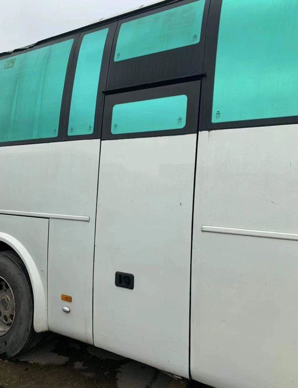 2013 anni Yutong usato diesel trasportano 58 il colore di bianco di Zk 6110 dei sedili