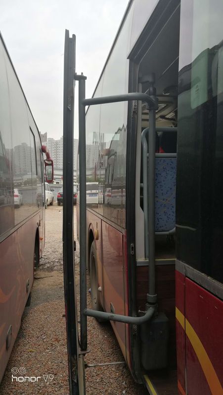 Yutong rosso ha usato le porte diesel del A/C due di sostegno del bus ZK6121HQ3Z 68 Seat RHD del sottobicchiere