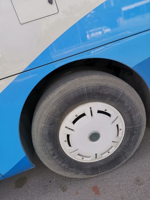 Guida a sinistra usata Yutong del motore diesel del bus del sottobicchiere dei sedili 6122HQ9A 51 con il A/C