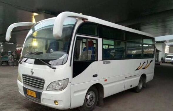 Marca di Dongfeng del motore diesel dell'euro IV di 19 Seater Mini Buses Used Coach Bus
