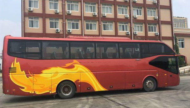 Il bus turistico utilizzato della seconda mano di Yutong 2011 anno 51 mette la velocità a sedere massima di modello 6117 100km/H