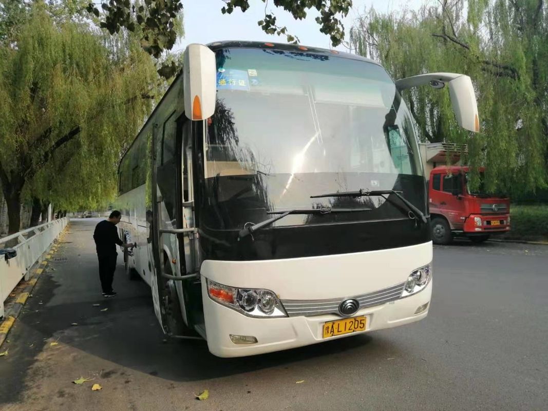 Yutong usato colore bianco trasporta 47 sedili buona condizione diesel del bus di Yutong di 2013 anni