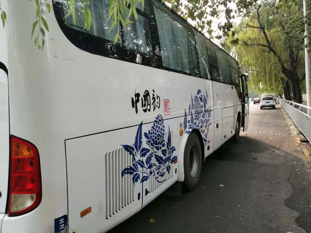 Yutong usato colore bianco trasporta 47 sedili buona condizione diesel del bus di Yutong di 2013 anni