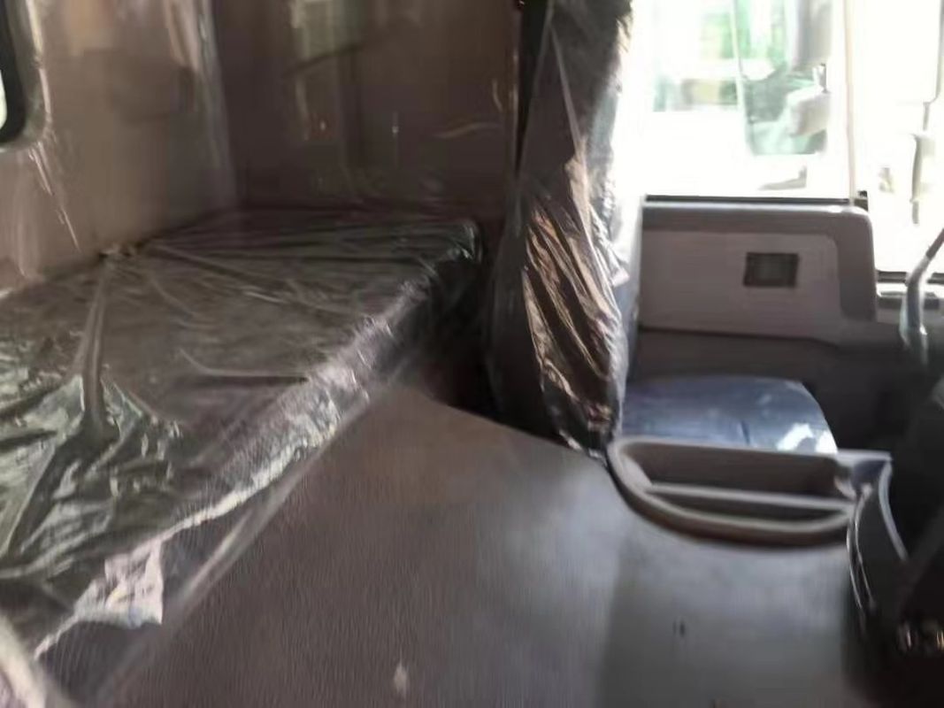 ZZ3317N3867 ha utilizzato l'autocarro a cassone dei pneumatici dell'autocarro con cassone ribaltabile 8*4 12 con guida a destra
