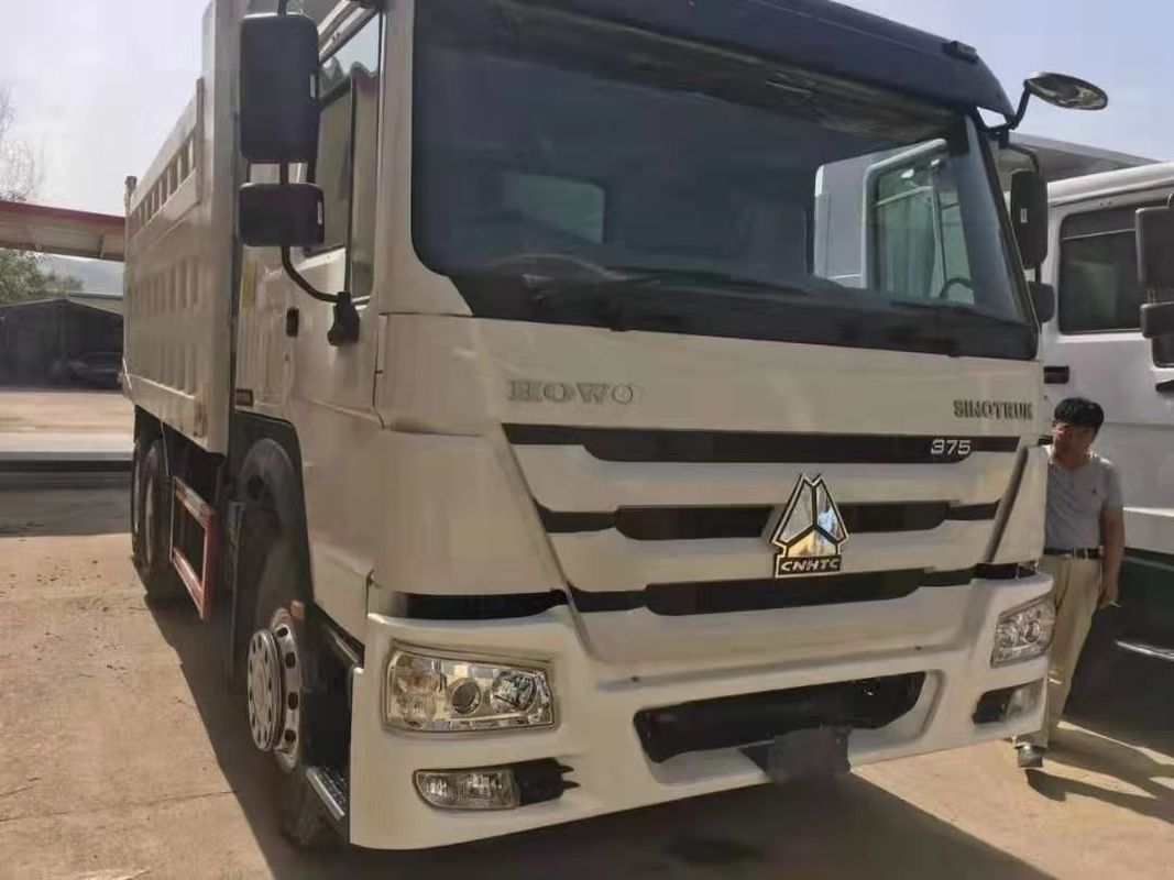 ZZ3317N3867 ha utilizzato l'autocarro a cassone dei pneumatici dell'autocarro con cassone ribaltabile 8*4 12 con guida a destra