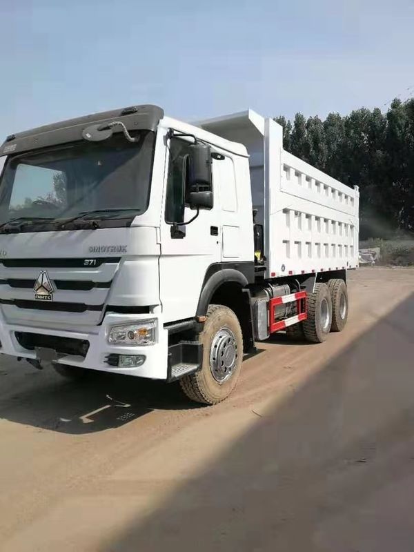ZZ3317N3867 ha utilizzato l'autocarro a cassone dei pneumatici dell'autocarro con cassone ribaltabile 8*4 12 con guida a destra