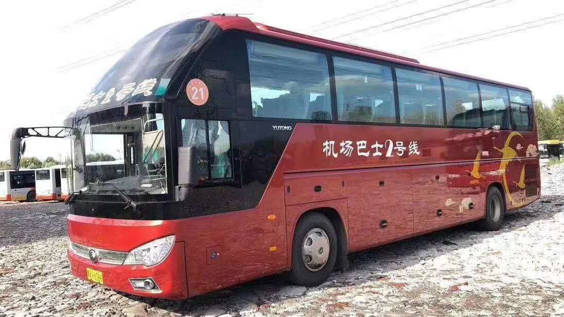 il gasolio 247kw 50 sedili Yutong usato 2015 anni trasporta il telaio d'acciaio dell'euro III basso di chilometro del motore di Yuchai con CA