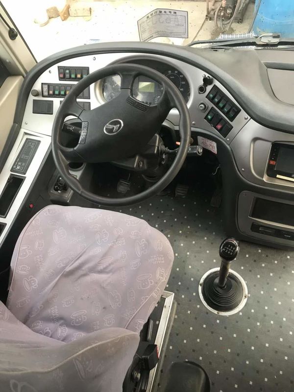 Bus XMQ6898 39seats della mano di Sencond utilizzato marca del bus di giro di Kinglong con la buona condizione blu e bianca del motore della parte posteriore di CA di colore