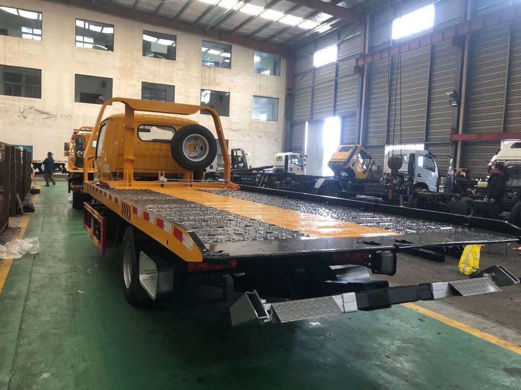 Salvataggio di strada della ruota di Dongfeng 95HP 6 dell'euro 3 Tow Trucks 3 tonnellate 5 tonnellate 6 tonnellate