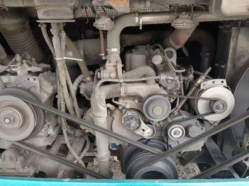 I sedili di ZK6116HF 228kw 51 hanno utilizzato i bus che di Yutong il passeggero trasporta il nudo basso di chilometro dei sedili di lusso che imballa LHD