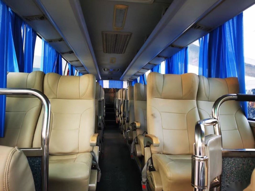 La buona condizione usata di Bus Left Steering della vettura con i sedili di modello XML6102 45 dell'euro III di CA ha usato Dragon Bus dorato