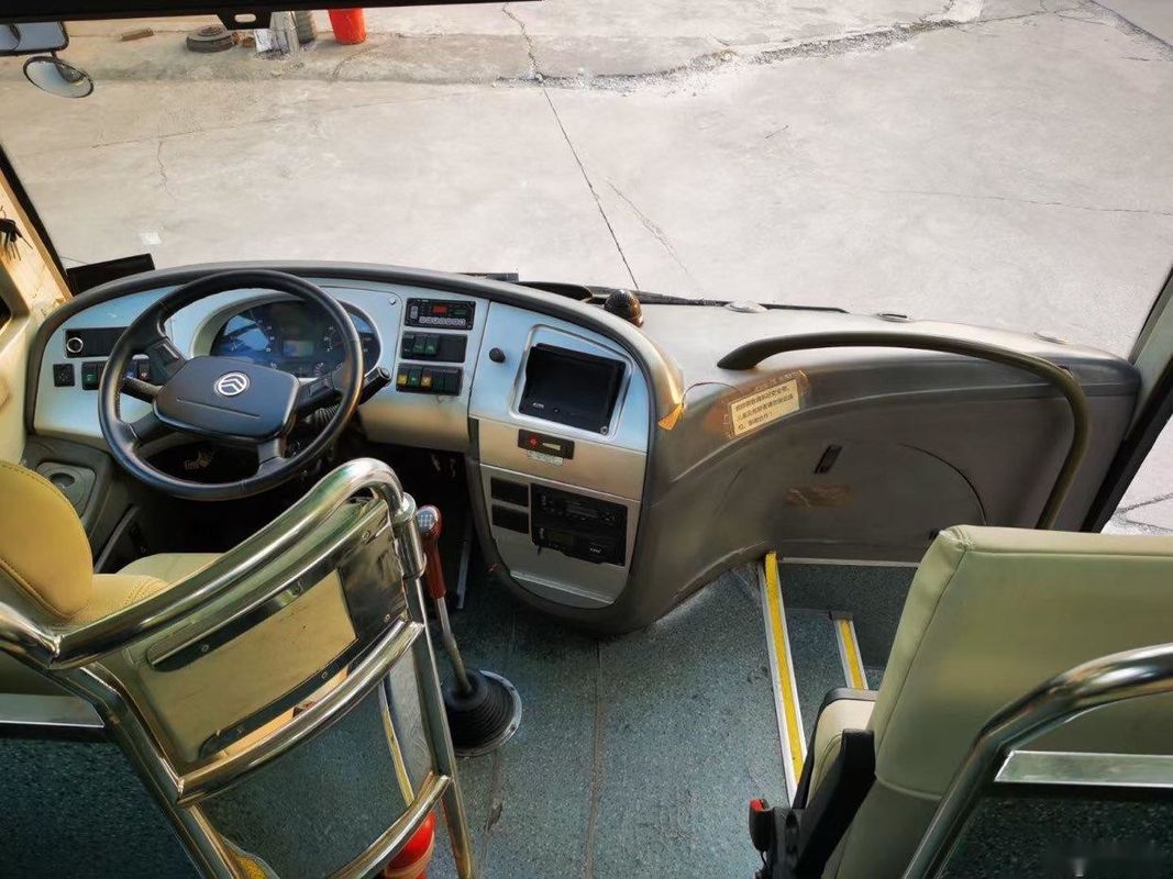 La buona condizione usata di Bus Left Steering della vettura con i sedili di modello XML6102 45 dell'euro III di CA ha usato Dragon Bus dorato