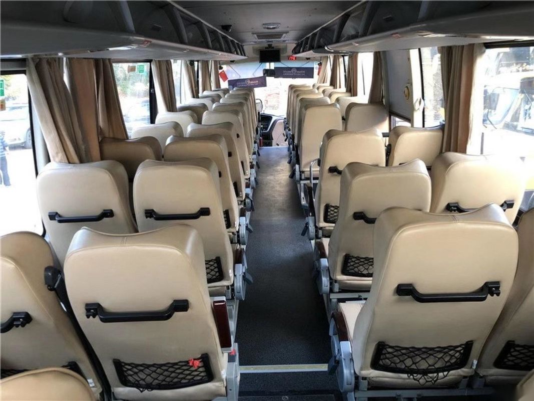 Il motore VIP di Yuchai mette il passeggero a sedere che usato del telaio di Double Doors Airbag della vettura il bus ha usato i sedili dorati di Dragon Bus XML6112 48