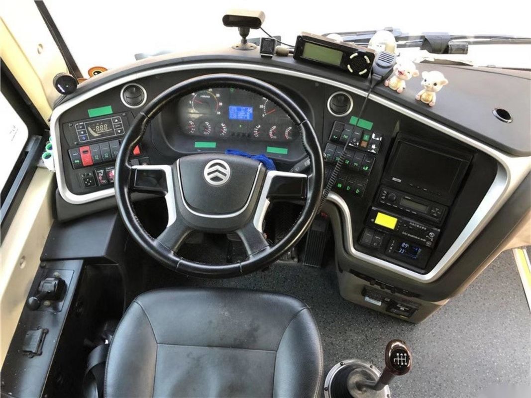 Il motore VIP di Yuchai mette il passeggero a sedere che usato del telaio di Double Doors Airbag della vettura il bus ha usato i sedili dorati di Dragon Bus XML6112 48